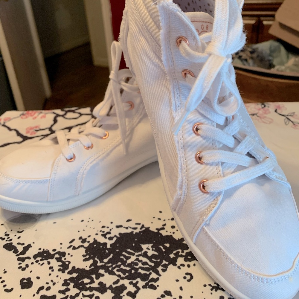 Ladies Hightop Sneakers        Please read description